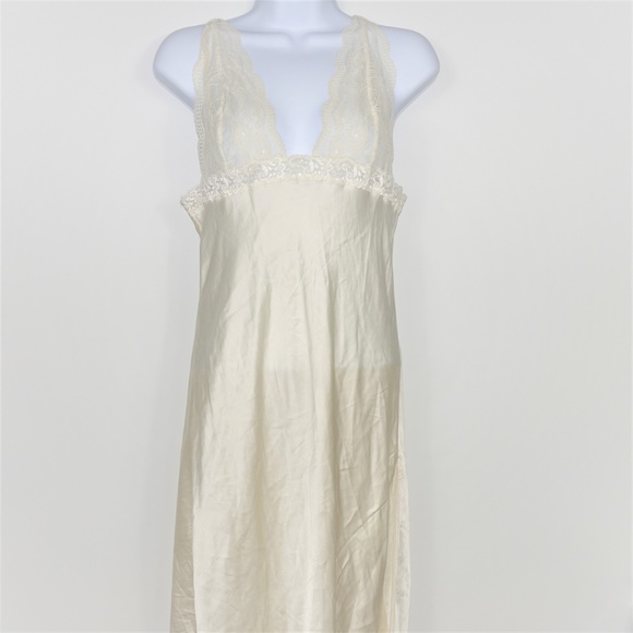 Vintage Victoria's Secret Bridal Robe & Nightgown - Picture 3 of 8